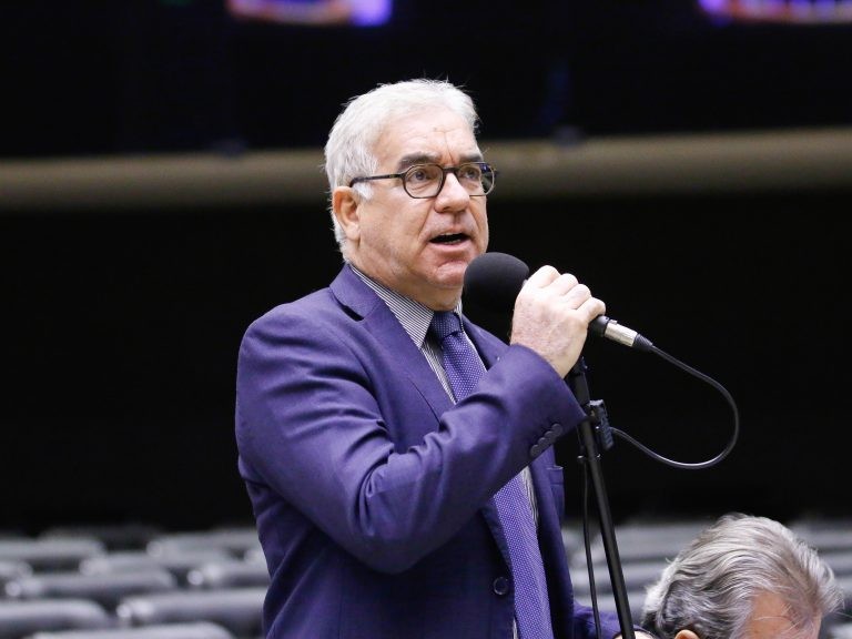 Comissão discute reajuste e desvalorização atual do salário mínimo