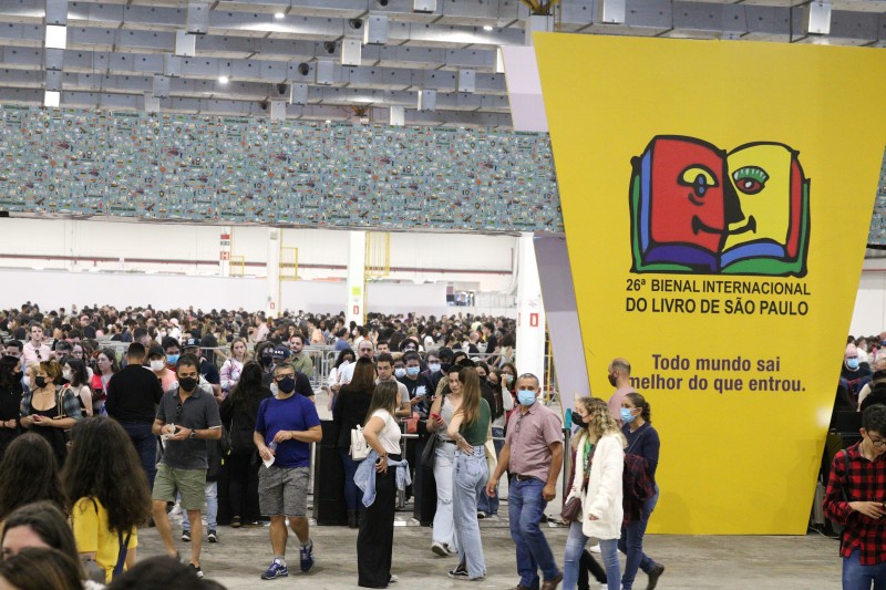 Filas marcam retorno da Bienal Internacional do Livro a São Paulo