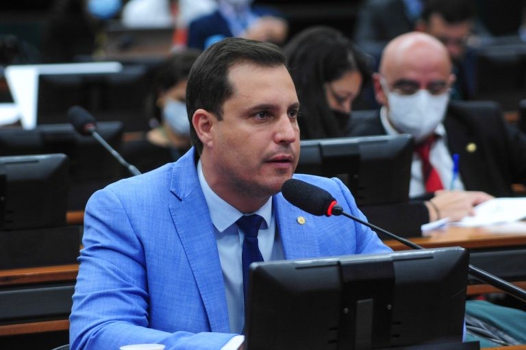 Comissão aprova projeto que torna inválidas multas não enviadas por meio eletrônico