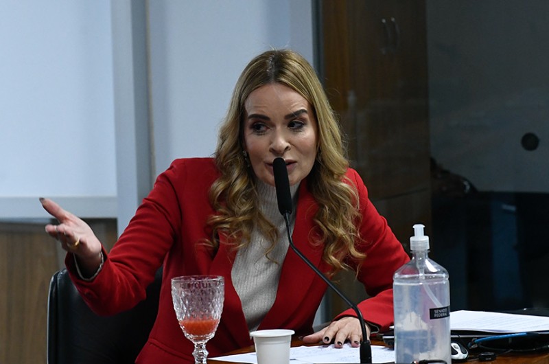 CCJ: PEC que permite a parlamentar acumular embaixada e mandato é criticada