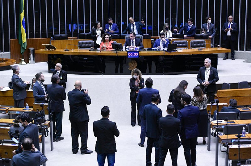 Congresso faz votos de pesar por mortes de Rouanet, cardeal Hummes e filho de Caiado