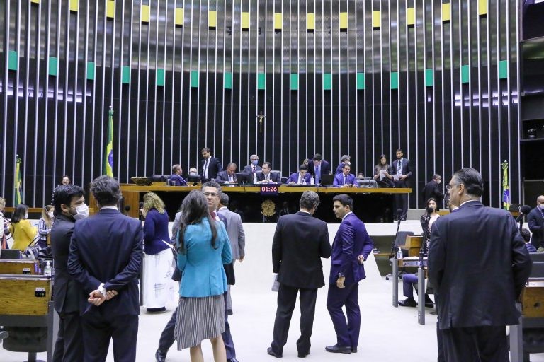 Congresso derruba 13 vetos presidenciais nesta terça-feira