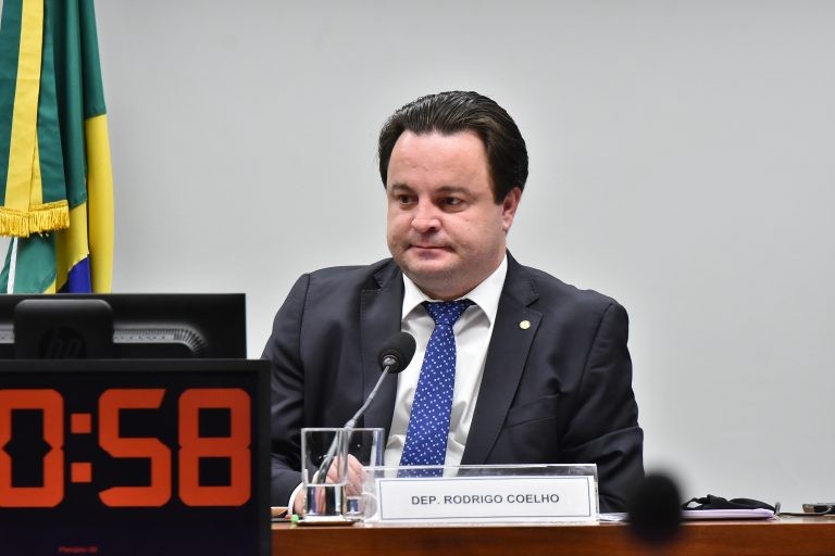 Comissão aprova projeto que libera transporte de água e gás de cozinha com motocicletas