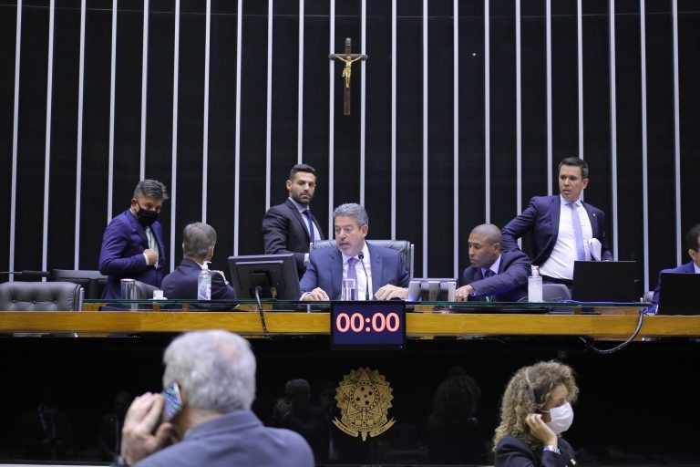 Deputados aprovam texto-base da Lei Geral do Esporte; acompanhe