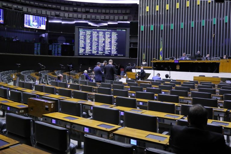 Deputados excluem isenção tributária a empresas vinculadas a organização esportiva promotora de evento; acompanhe