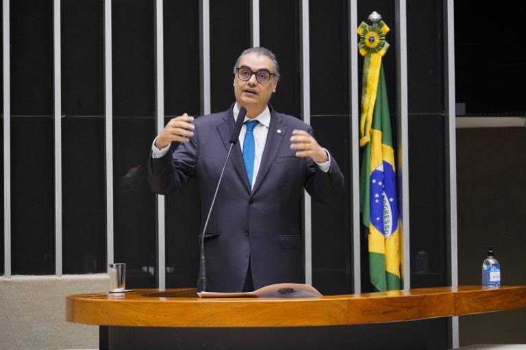 CCJ aprova incentivo na conta de energia para saneamento rural