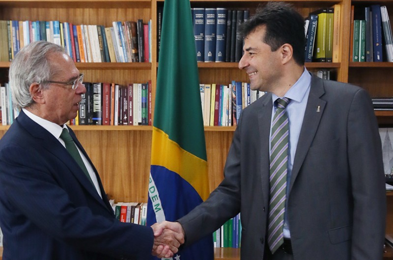 CAE ouve ministros Paulo Guedes e Adolfo Sachsida sobre combustíveis