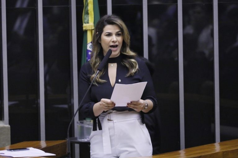 Comissão aprova atendimento prioritário às mulheres em delegacias