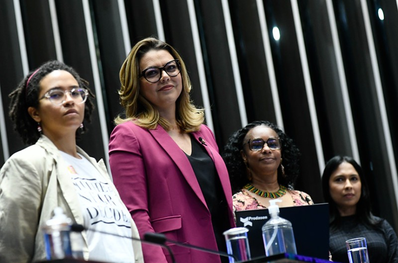 Senado homenageia luta das negras contra o racismo estrutural