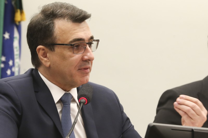 Chanceler brasileiro negocia compra de diesel com Rússia