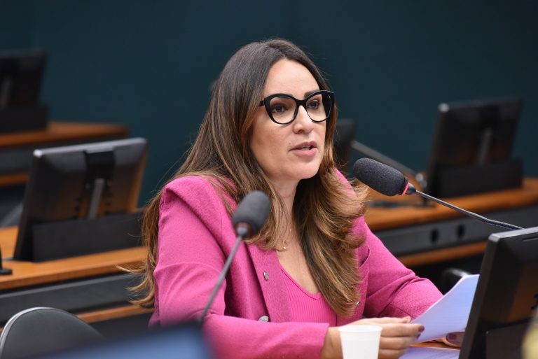 Comissão aprova gratuidade em serviços notariais para pessoas com deficiência carentes