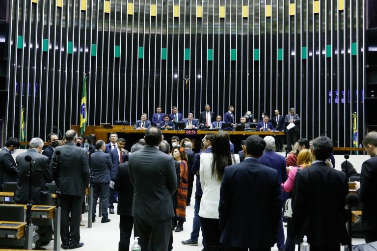 Deputados questionam funcionamento de partidos que formaram federações; acompanhe
