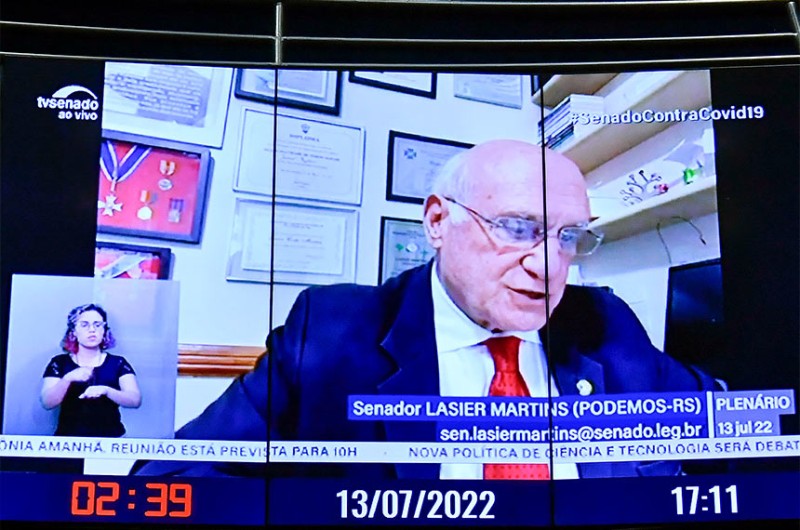 Lasier: Brasil vive momento ‘conturbado’ e pautas importantes ficam em segundo plano