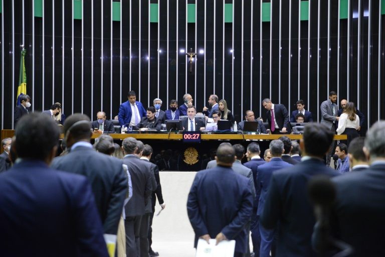 Líderes fecham acordo para derrubar vetos a três projetos; acompanhe