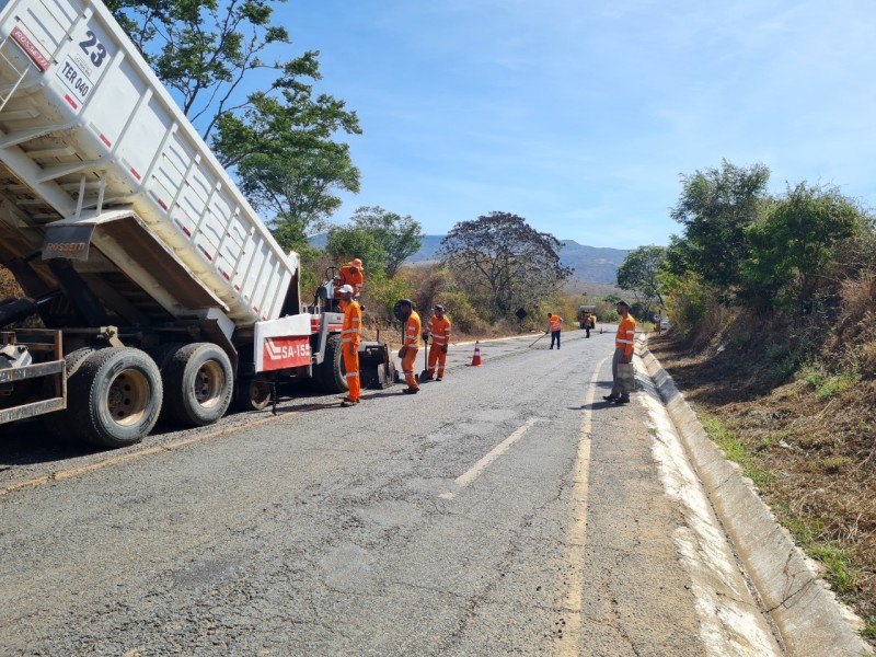 Mais um trecho da MGC-367, no Vale do Jequitinhonha, recebe recuperação funcional