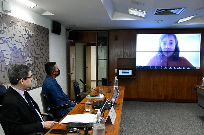 Viúva de Bruno Pereira pede retratação de Bolsonaro e de presidente da Funai