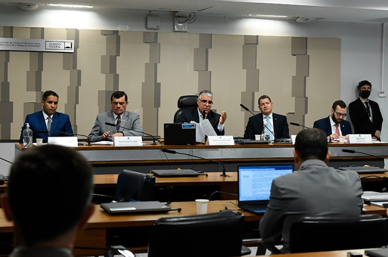 Girão defende 'entendimento' entre TSE e Ministério da Defesa sobre segurança das urnas