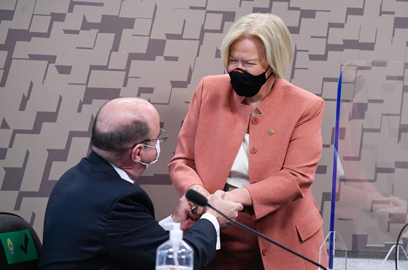 Aprovada PEC que impede lei federal de criar despesa sem fonte de receita