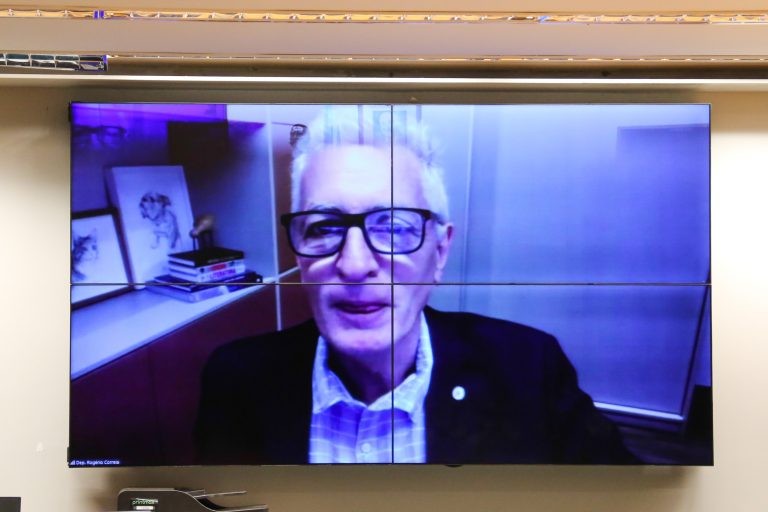 Debatedores criticam venda de refinaria da Petrobras em Minas Gerais