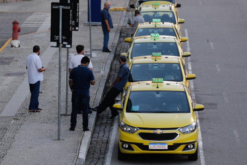 Governo pede a prefeituras cadastro de taxistas para pagar benefício