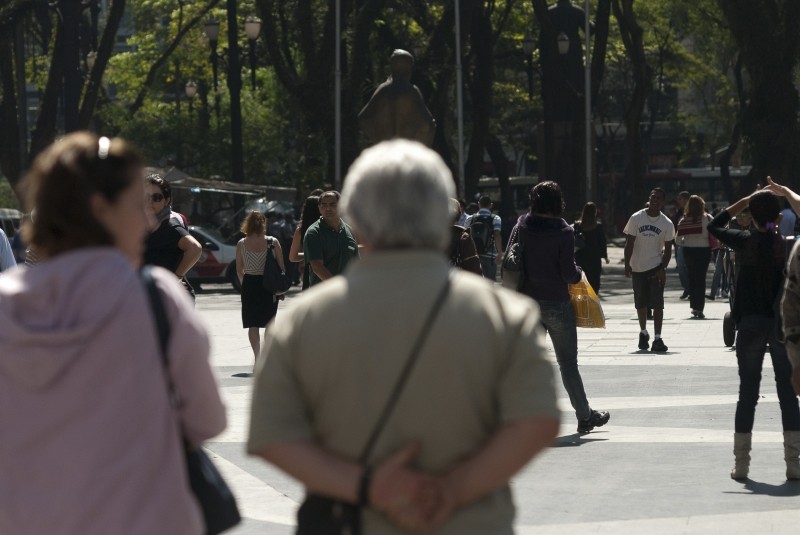 Contingente de idosos residentes no Brasil aumenta 39,8% em 9 anos
