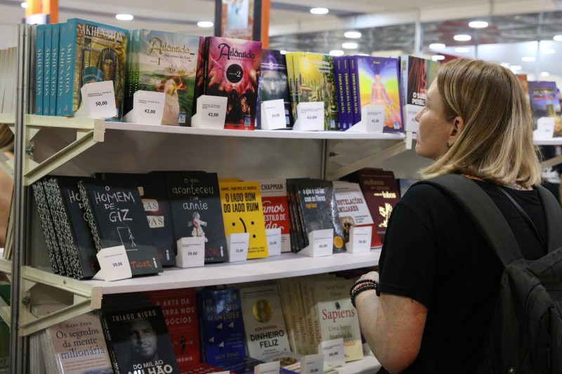 Dia do Escritor: escritores independentes dão diversidade ao cenário