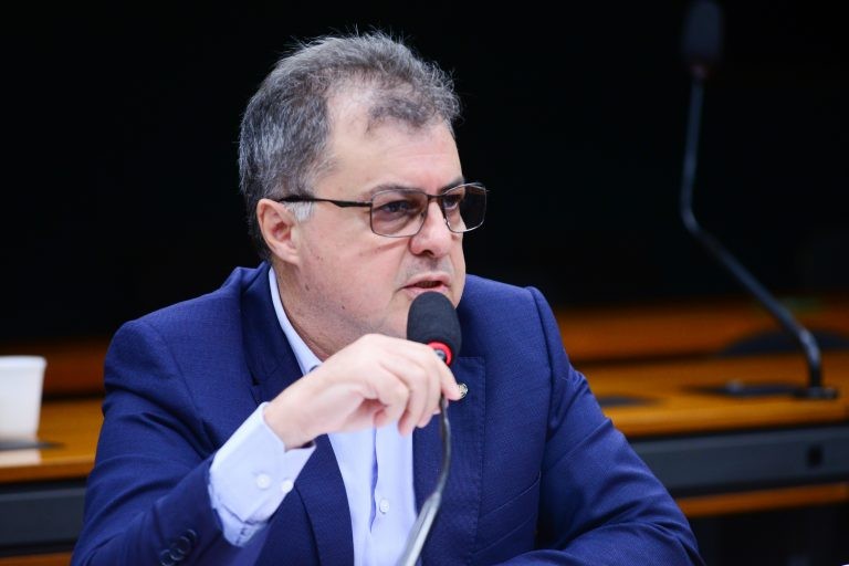 Projeto prevê dedução no Imposto de Renda de gastos com transporte escolar e autoescolas