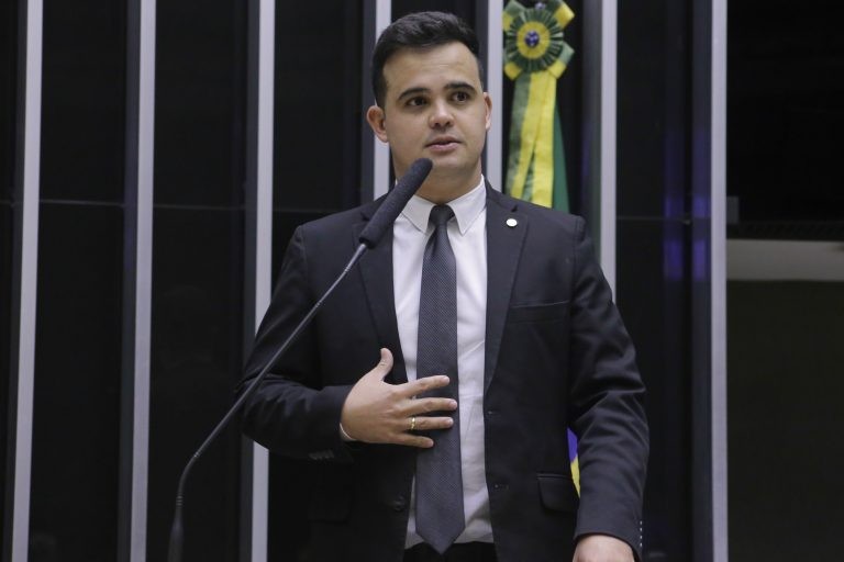 Projeto regulamenta movimentação de policiais militares e bombeiros por conveniência da disciplina