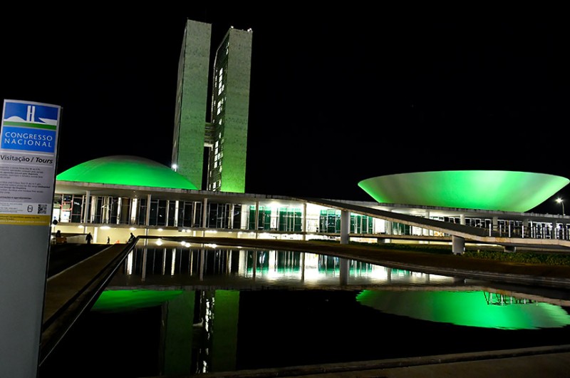Iluminação verde do Congresso reforça prevenção ao câncer de cabeça e pescoço