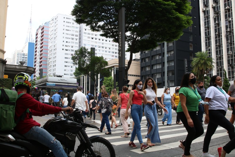 Taxa de desemprego cai para 9,3% no segundo trimestre