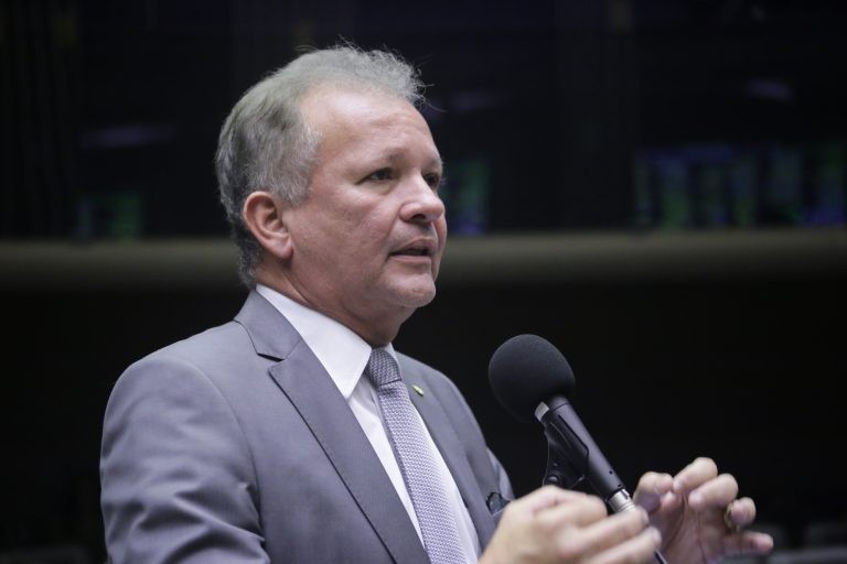 Projeto proíbe bloqueio de recursos de fundo de telecomunicações