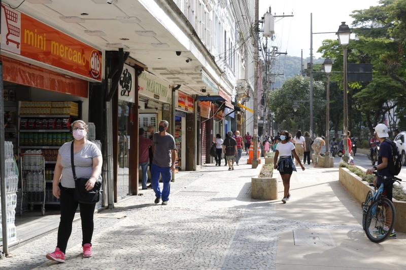 Covid-19: Brasil registra 295 óbitos e 34,4 mil casos em 24 horas