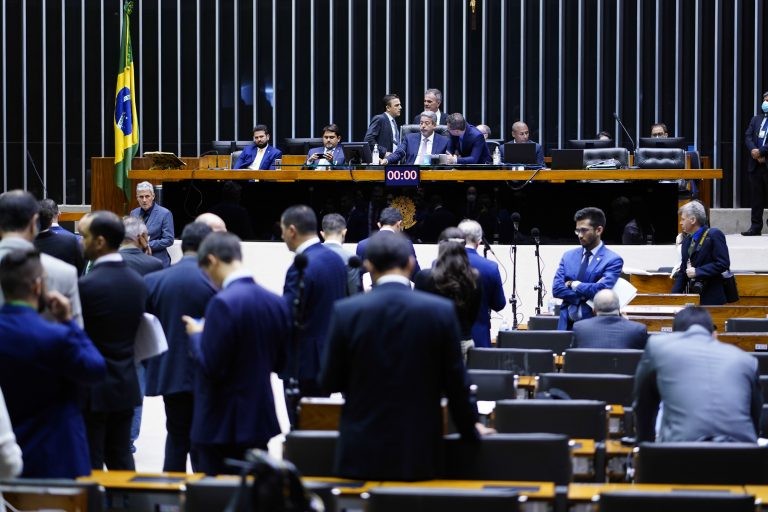 Câmara aprova MP com regras trabalhistas para estado de calamidade pública; acompanhe