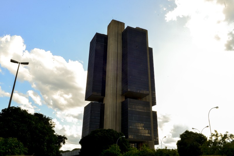 Copom eleva juros básicos da economia para 13,75% ao ano