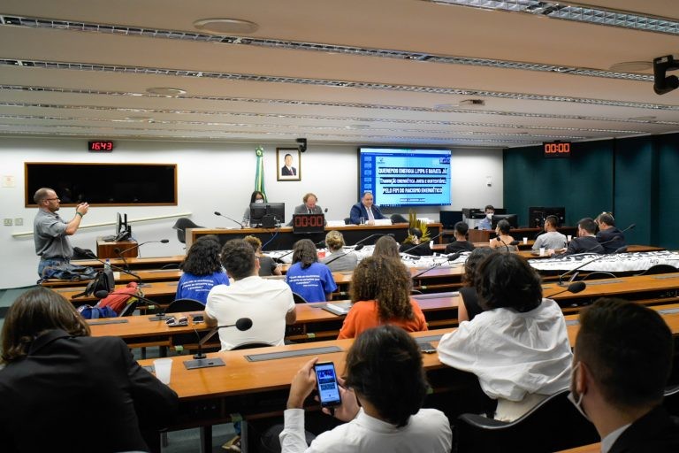 Deputados e ambientalistas criticam instalação de termelétricas no RJ sem estudos ambientais