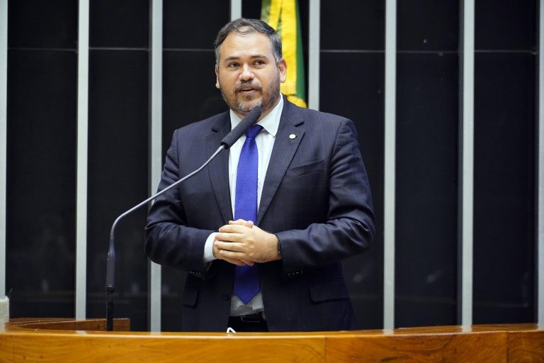 Beto Rosado: distribuidoras criam embaraços ao consumidor da geração distribuída - (Foto: Pablo Valadares/Câmara dos Deputados)