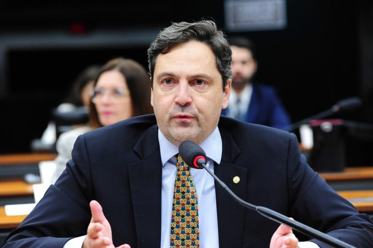 PEC proíbe bloqueio de verbas para projetos estratégicos das Forças Armadas