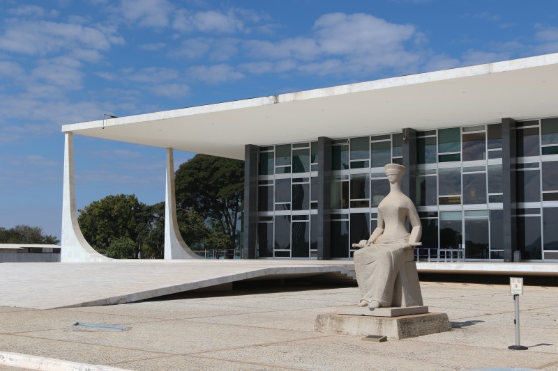 STF vota quarta-feir reajuste de salários de ministros e juízes