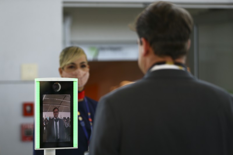 Ministro vistoria embarque por biometria em Congonhas