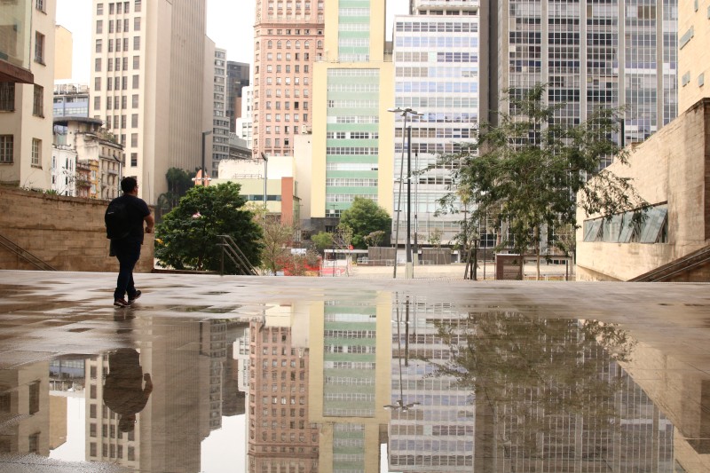 Brasil registra 365 mortes e 30,2 mil casos de covid-19 em 24 horas