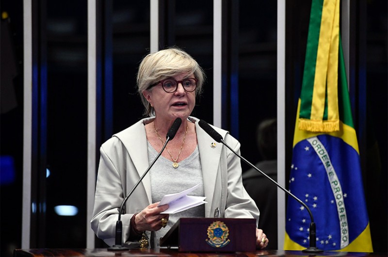 Margareth Buzetti reclama por ter sido retirada de relatoria de projeto sobre laqueadura