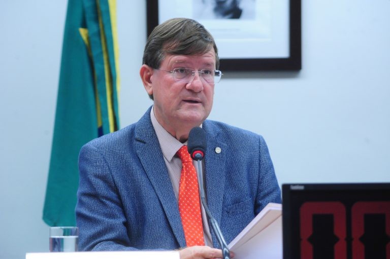 Comissão aprova proposta que prevê orientação, nas escolas, sobre navegação segura em redes sociais