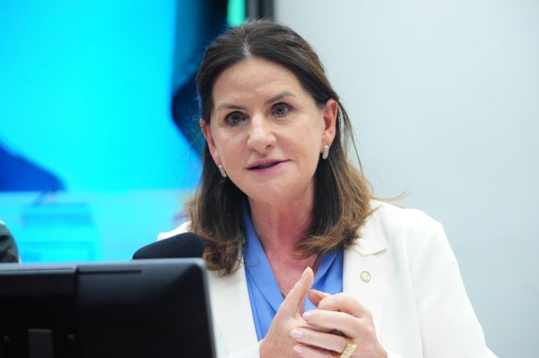 Instalada comissão especial que vai analisar piso salarial da enfermagem