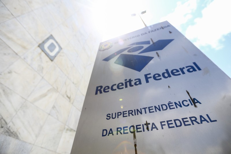Receita Federal deixa de exigir autenticação de documentos