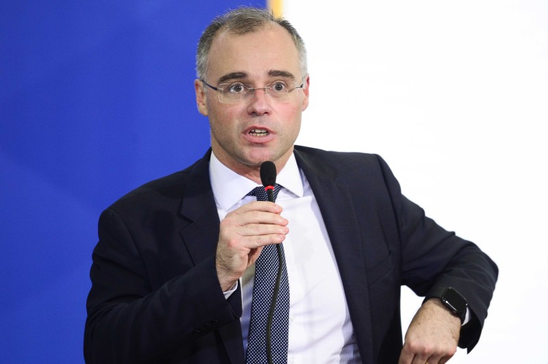 Ministro pede vista em casos envolvendo presidente no STF