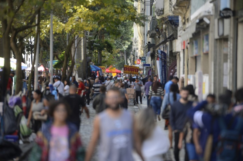 Covid-19 está em queda pela sétima semana seguida no Rio de Janeiro