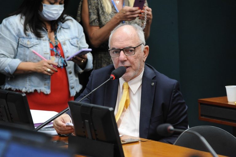 Proposta estabelece piso salarial de R$ 3.200 para vigilantes