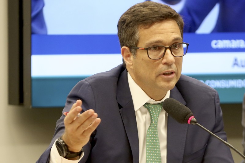 Presidente do BC diz que inflação ainda está 