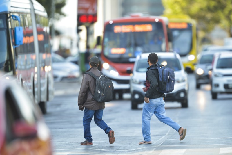 Brasil teve 23.040 casos e 206 mortes por covid-19 em 24 horas