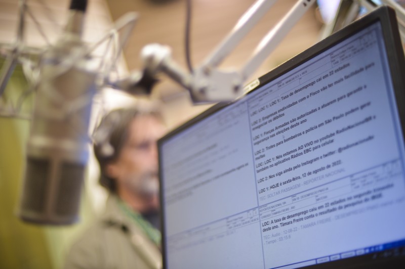 Cem anos do rádio no Brasil: as transformações do radiojornalismo